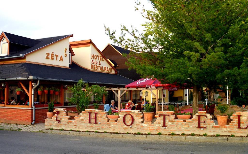 Hotel Zeta レンティ エクステリア 写真